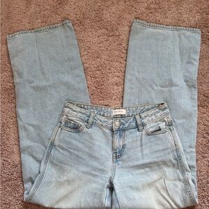 Light wash low rise baggy jeans